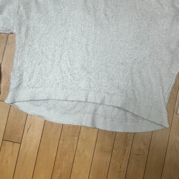 FREE PEOPLE Creamy White Eyelash Soft Cropped V Neck Sweater Size Small - Picture 7 of 10